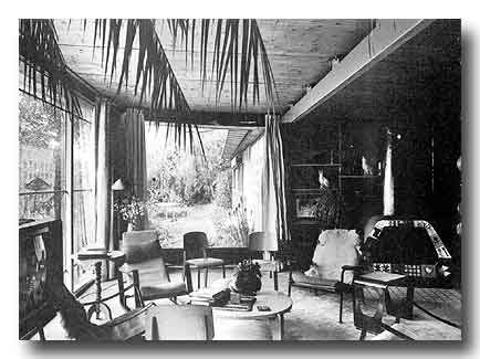 Vue intérieure du salon de la maison de Jean Prouvé - Photo Patrice RICHARD - AMC juin 1984