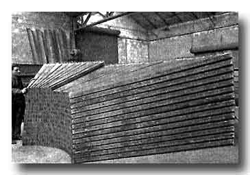 Stockage de pièces en tôle pliée et soudée